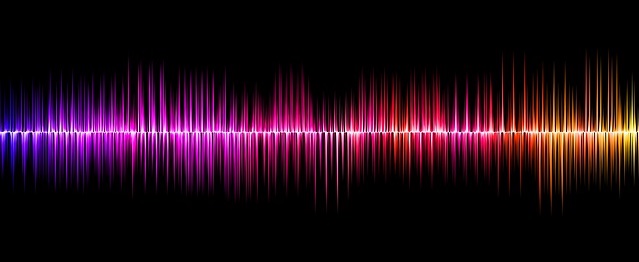 Diferentes rayas de colores que imitan las ondas del sonido